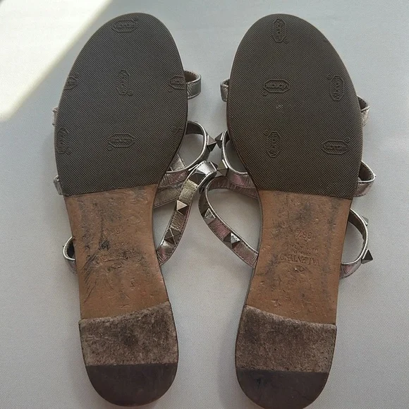 AUTHENTIC Valentino Garavani Rockstud Sandals